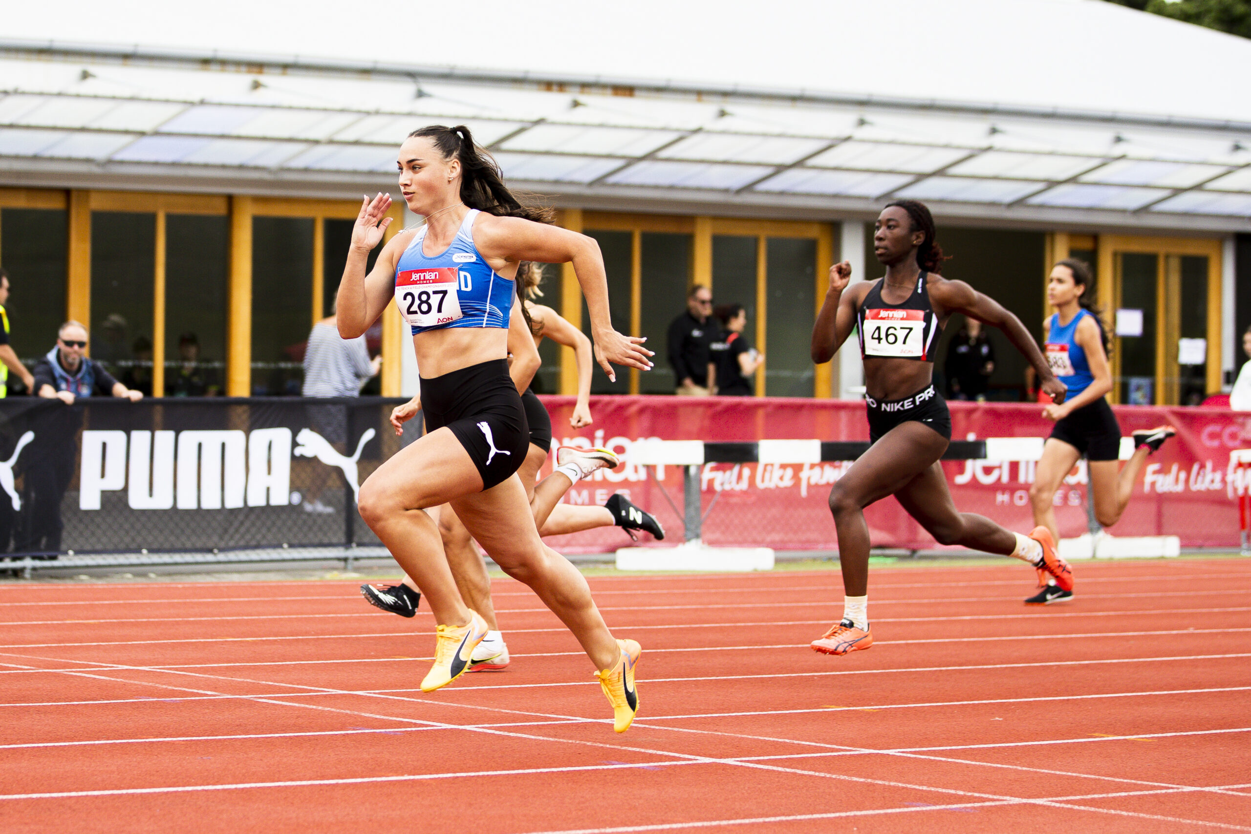 也展示了劳 也展示了劳