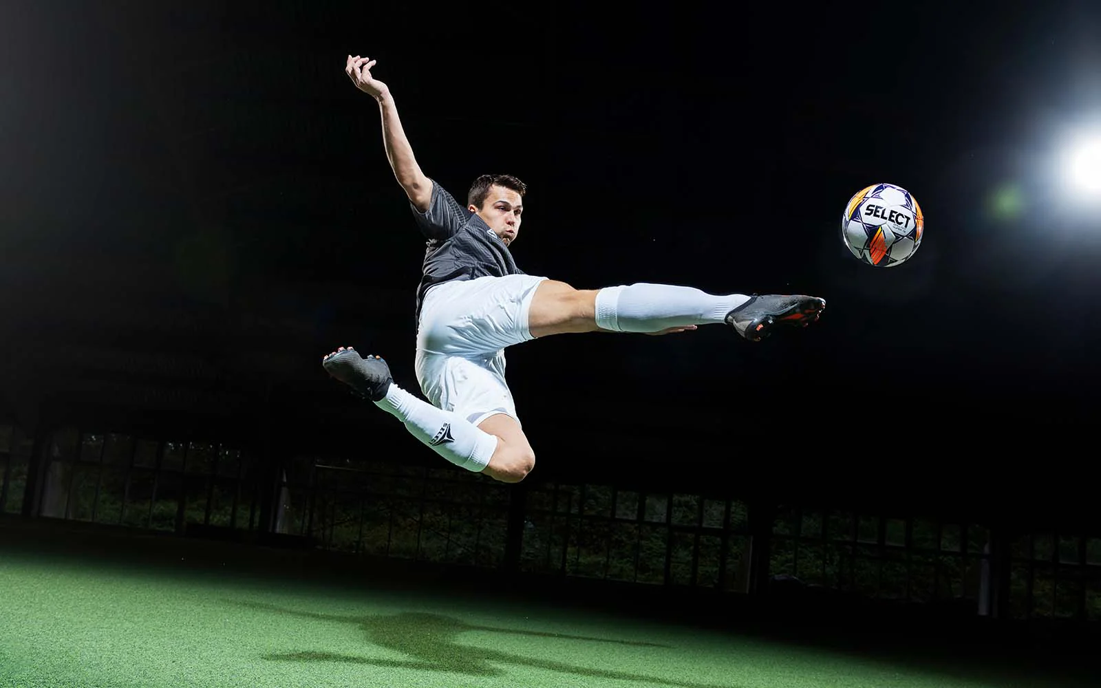 励彼此共同 励彼此共同